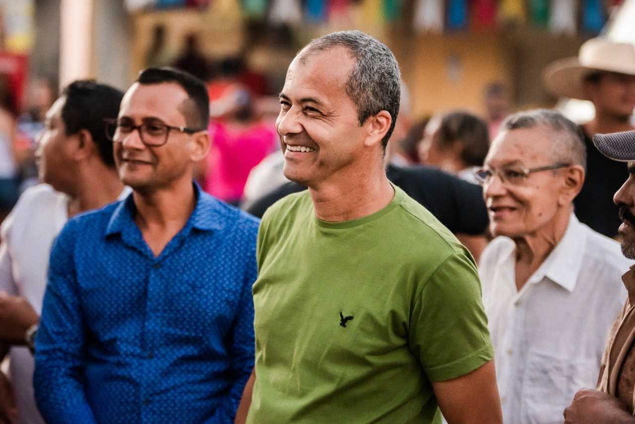 Camacã: Serviço de esgoto, asfalto e revitalização de praças foram entregues em Leoventura oficialmente